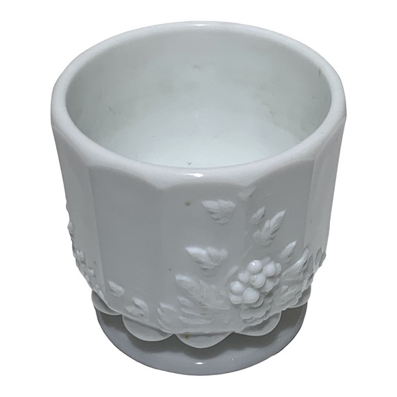 Vintage Westmorland Paneled Grape & Cables Milk Glass Bowl - Picture 2 of 3